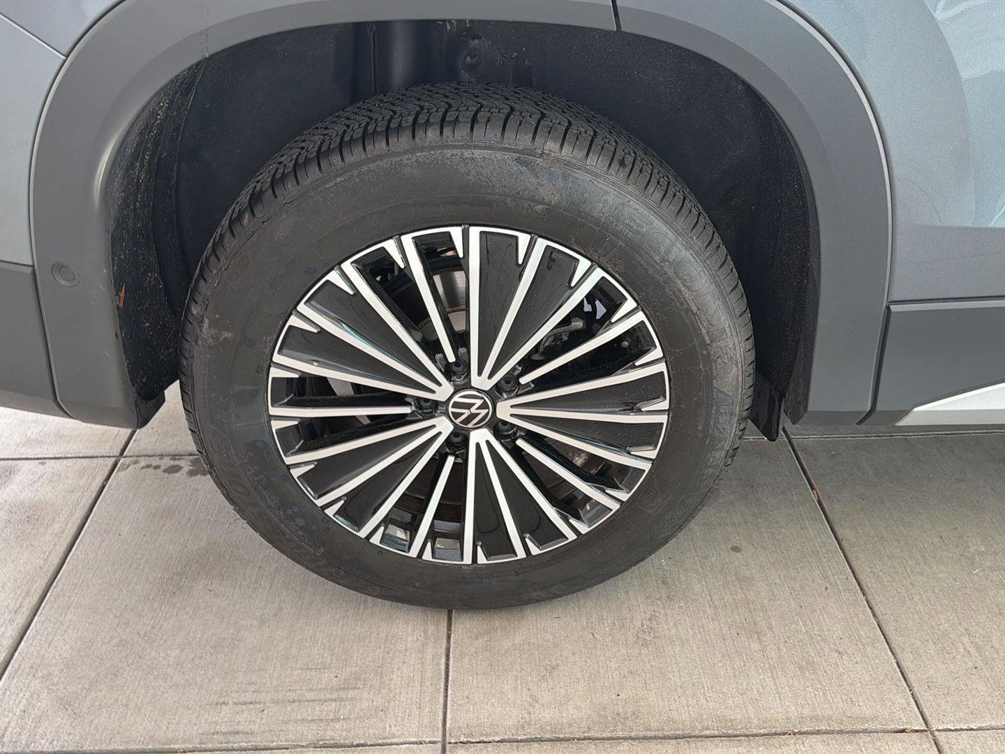 Certified 2025 Volkswagen Tiguan S w/ 18" Wheel Package image 11