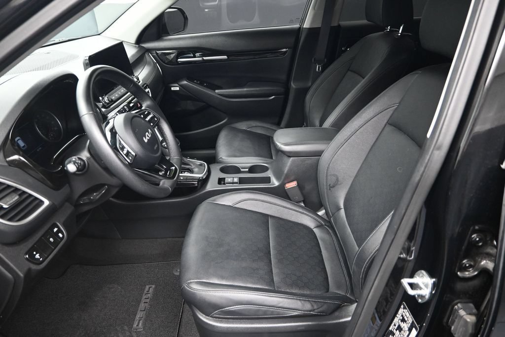 Certified 2022 Kia Seltos SX w/ Sunroof Package AWD/4WD image 15