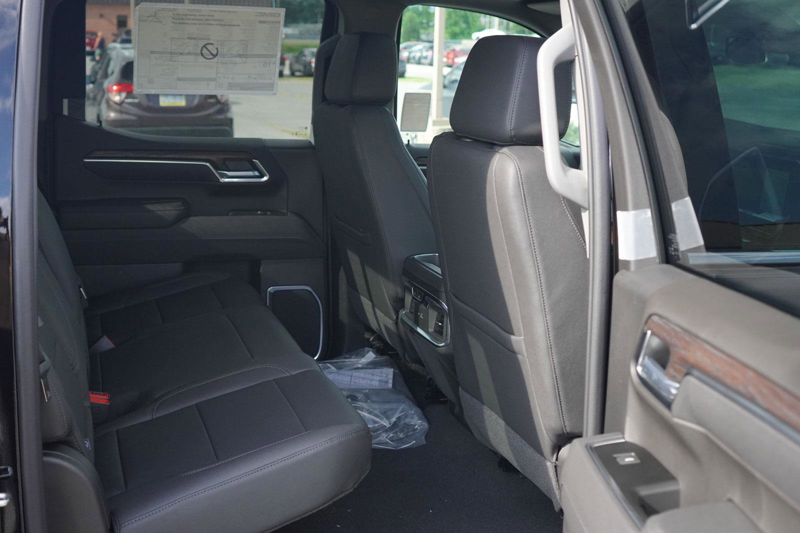 New 2026 GMC Sierra 1500 SLT w/ SLT Convenience Package image 24