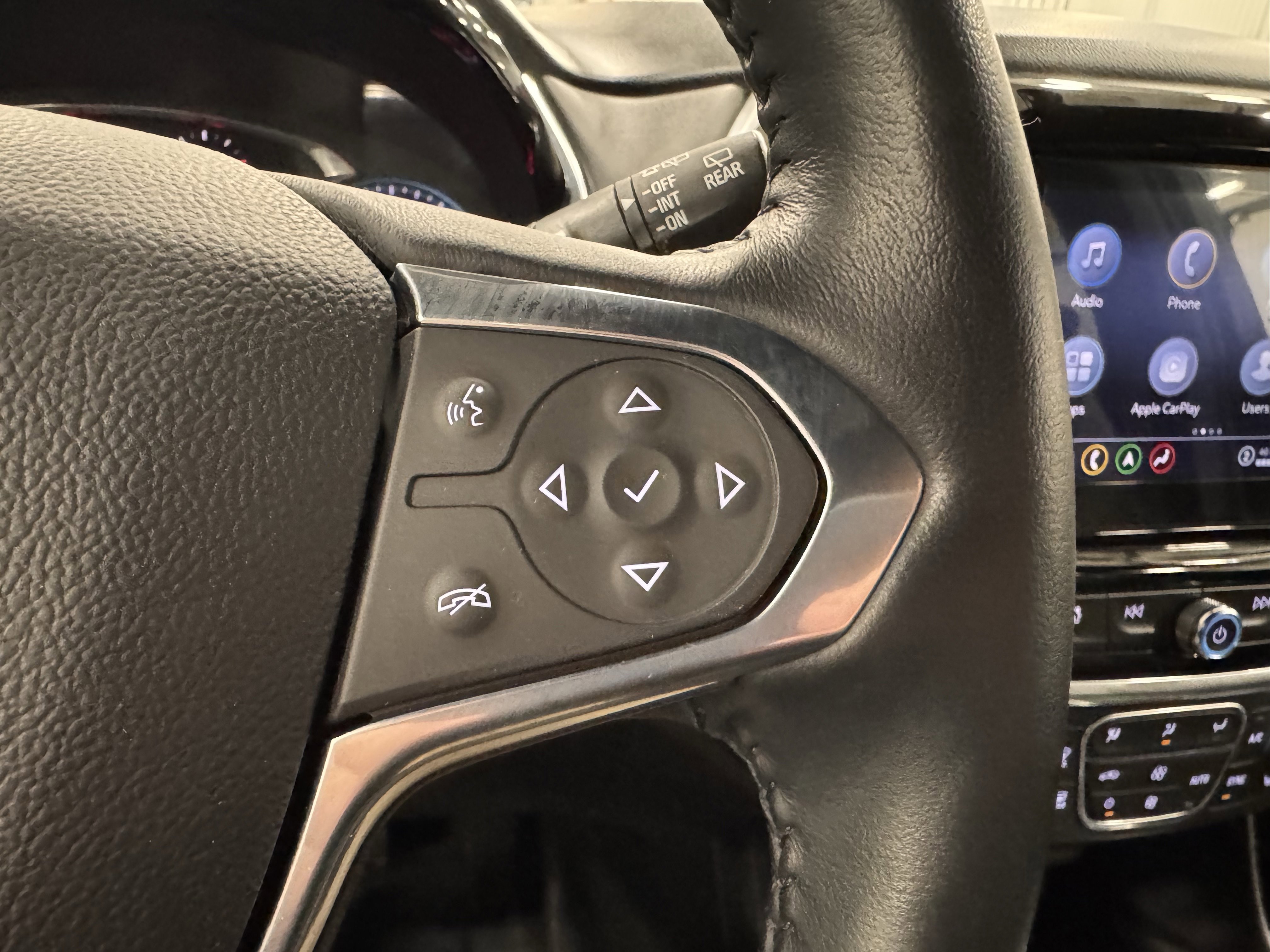 Used 2022 Chevrolet Traverse RS image 13