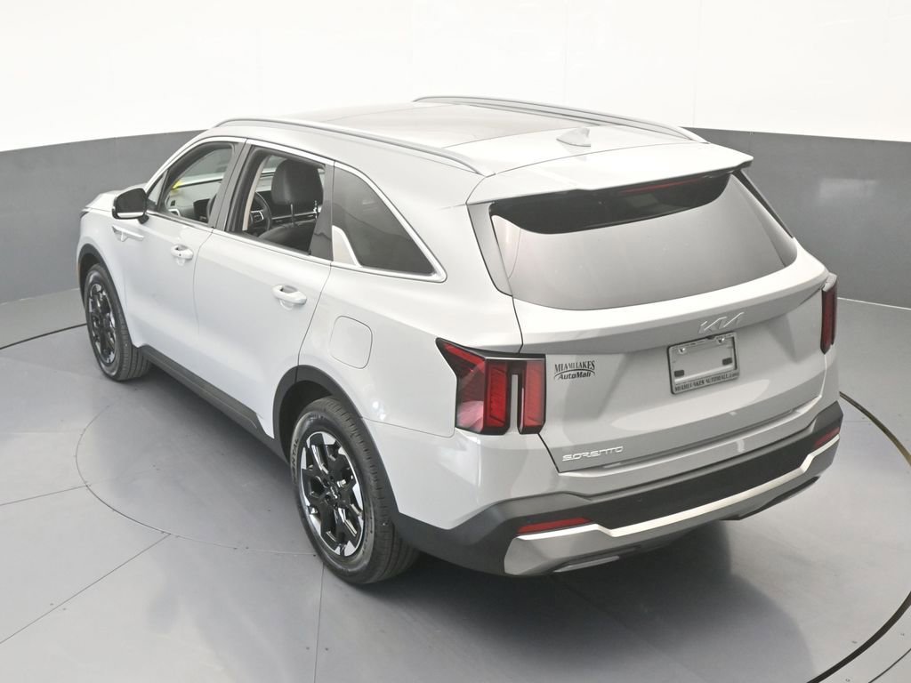 Used 2025 Kia Sorento S w/ Panoramic Sunroof Package image 13
