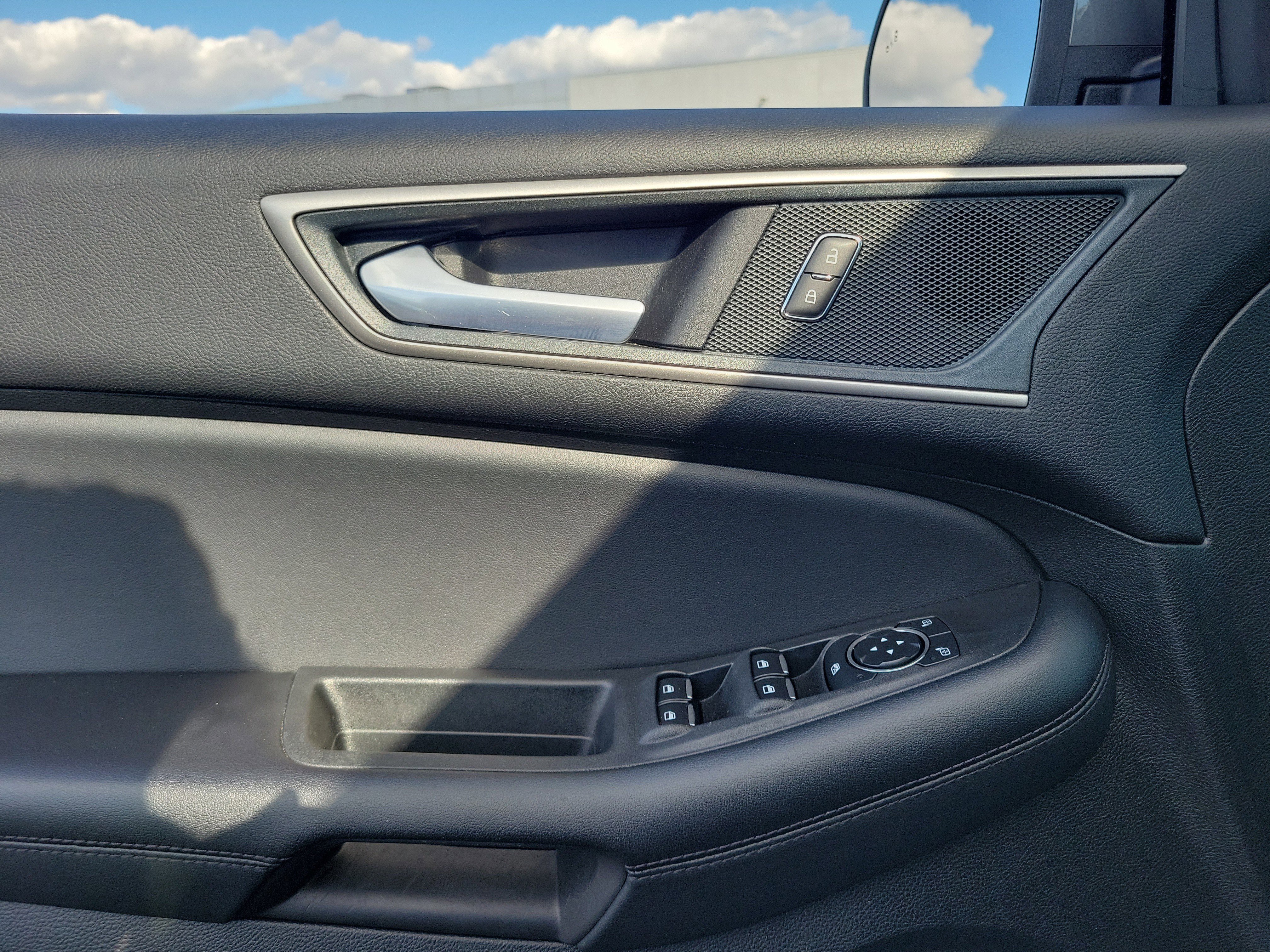Used 2024 Ford Edge SEL AWD/4WD image 17