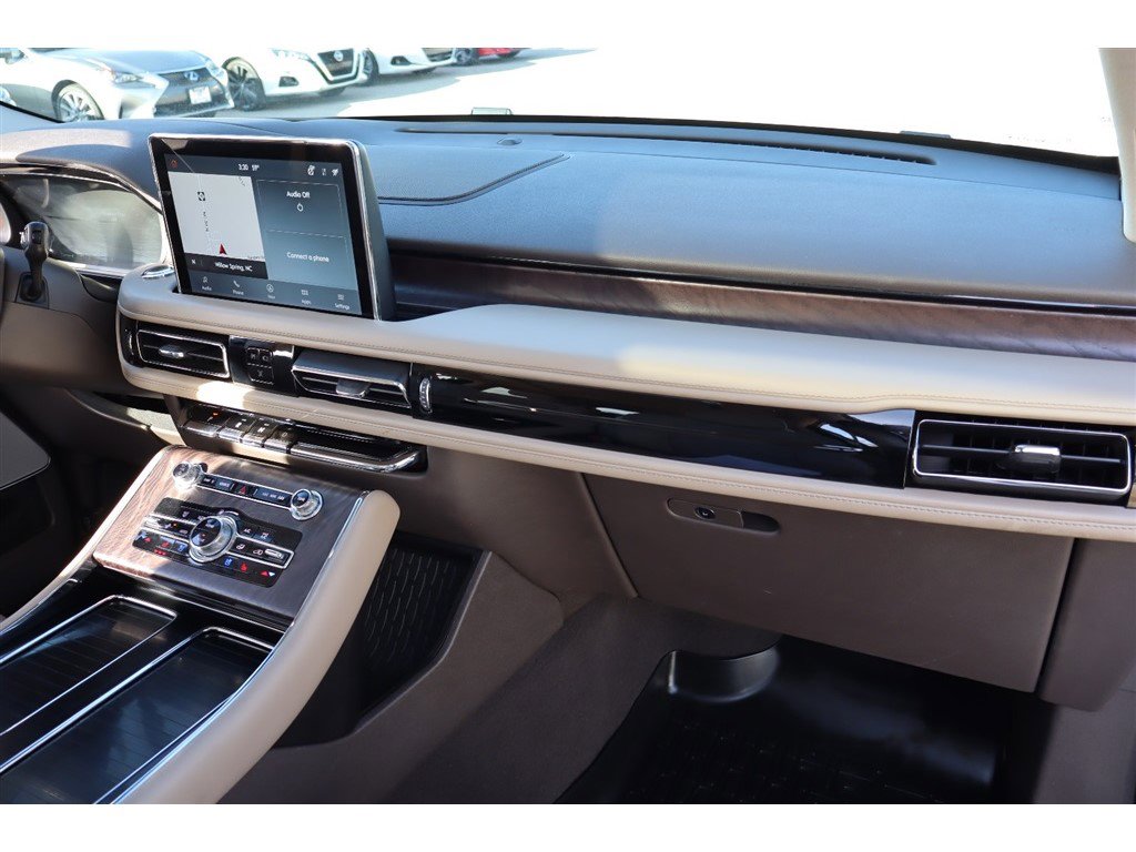 Used 2022 Lincoln Aviator Reserve w/ Equipment Group 201A image 17