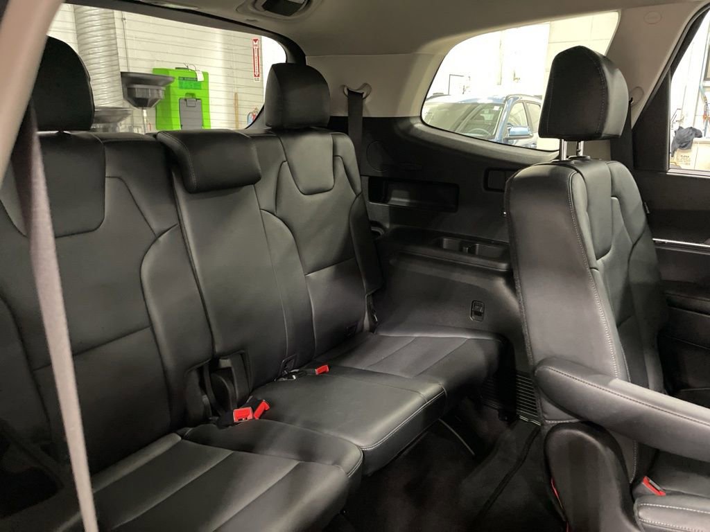Used 2024 Kia Telluride EX w/ EX Captain's Chair Package image 28