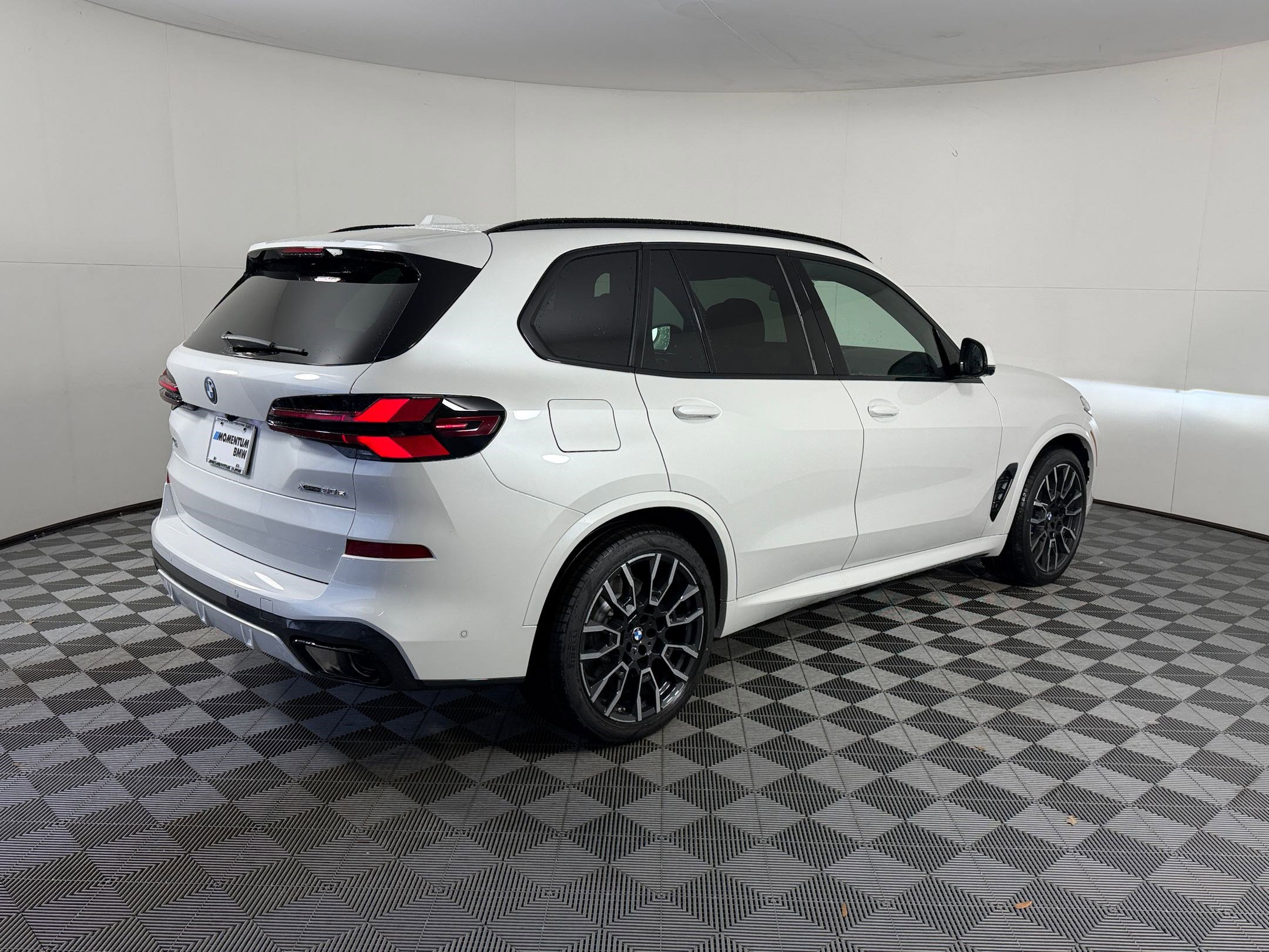 New 2026 BMW X5 xDrive50e w/ M Sport Package AWD/4WD image 9