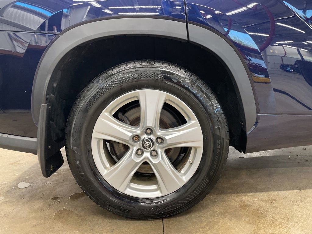 Used 2021 Toyota Highlander L AWD/4WD image 28
