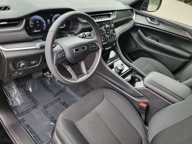 Certified 2024 Jeep Grand Cherokee Laredo w/ Luxury Tech Group I AWD/4WD image 19