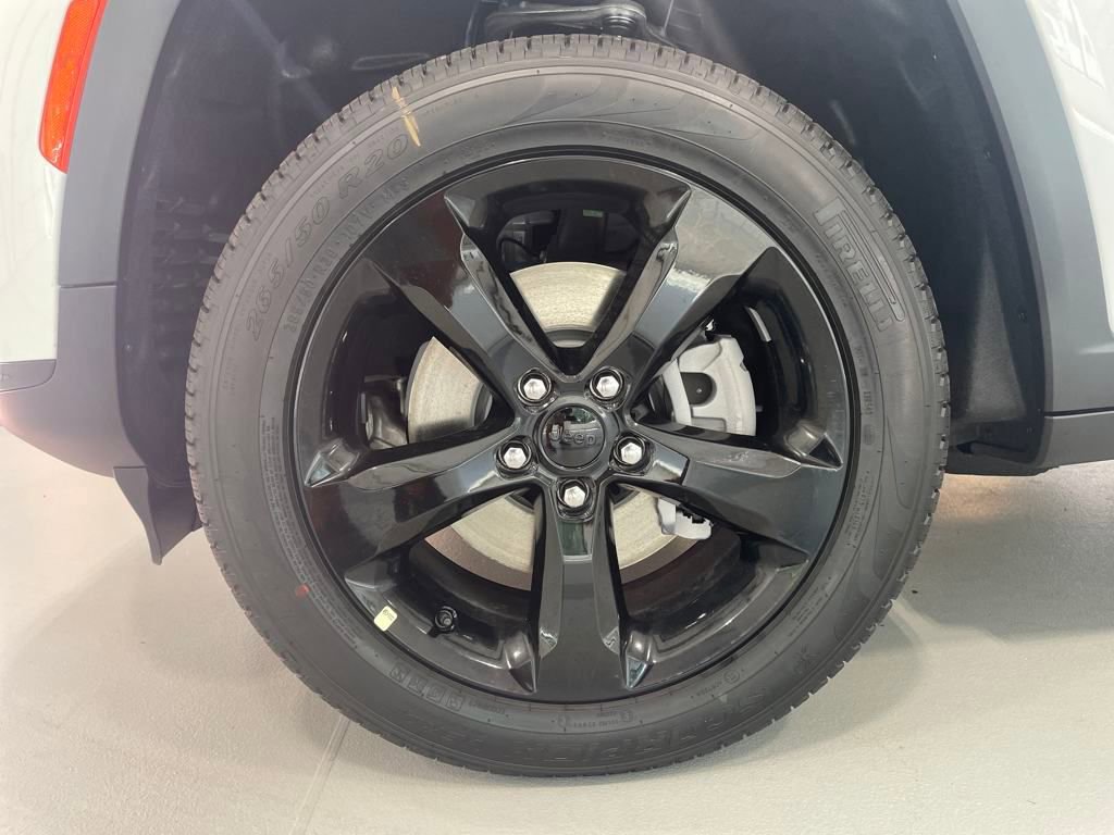 Used 2025 Jeep Grand Cherokee L Limited w/ Black Appearance Package image 18