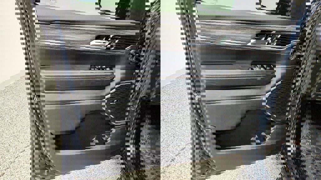 Used 2023 Jeep Wagoneer Series II w/ Premium Group I image 14