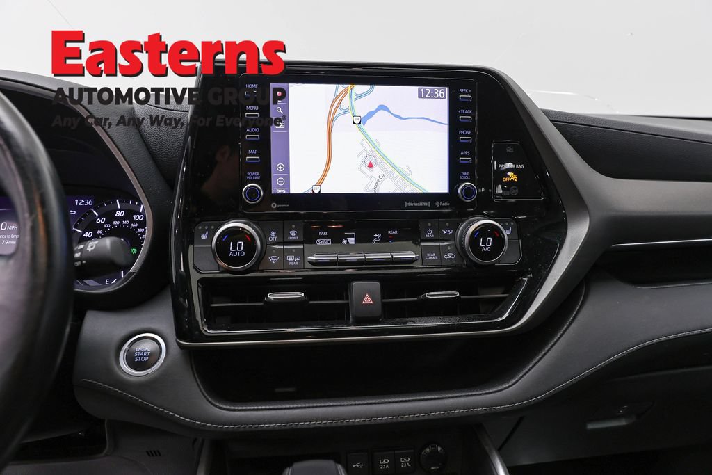 Used 2021 Toyota Highlander XLE AWD/4WD image 12