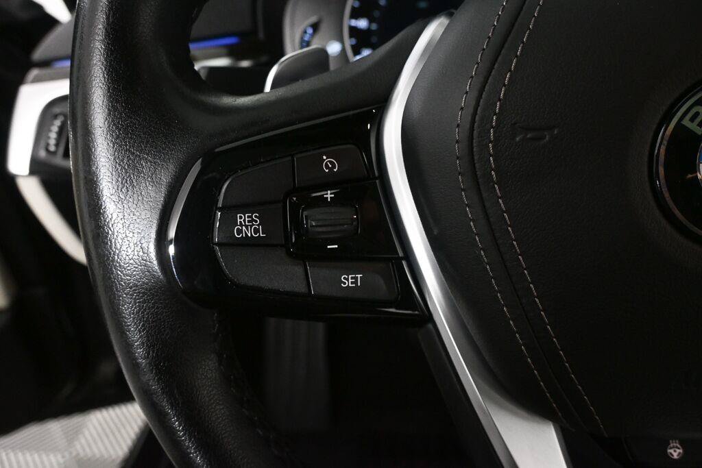 Used 2019 BMW 530i w/ Luxury Package RWD image 10