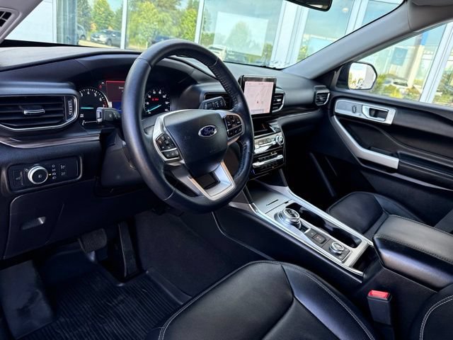 Used 2022 Ford Explorer Limited w/ Equipment Group 301A AWD/4WD image 31