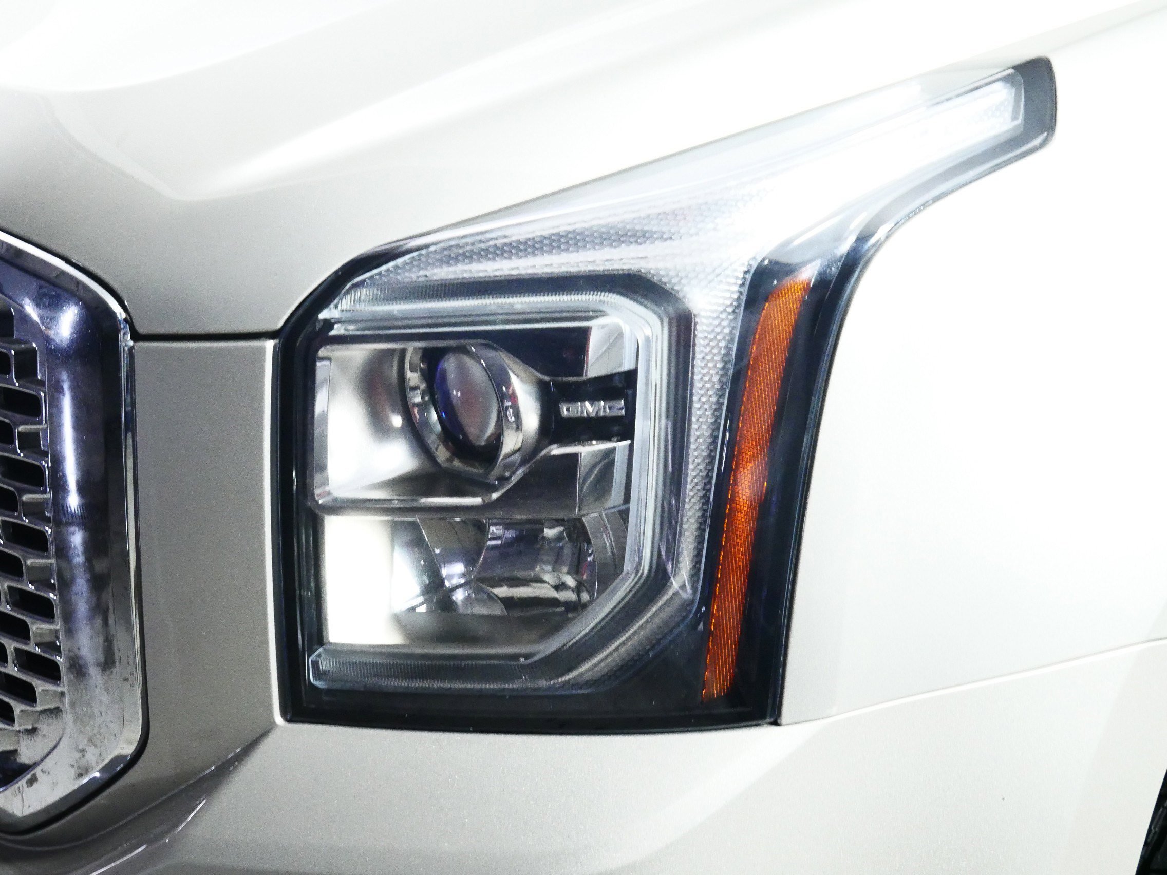 Used 2015 GMC Yukon XL SLE w/ Convenience Package AWD/4WD image 16