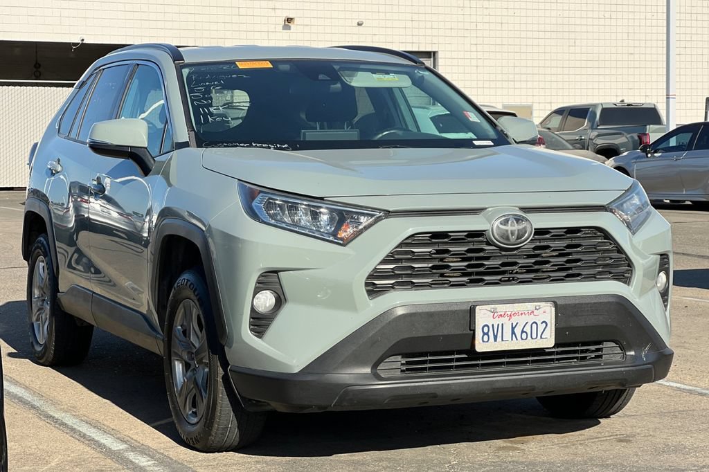 Used 2020 Toyota RAV4 XLE FWD image 2