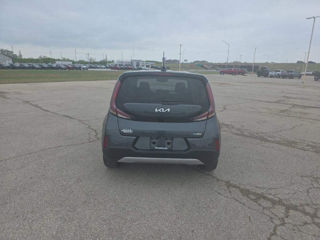 Used 2024 Kia Soul EX image 4