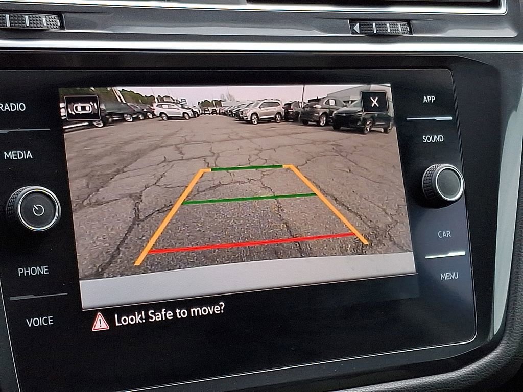 Used 2021 Volkswagen Tiguan SE image 18