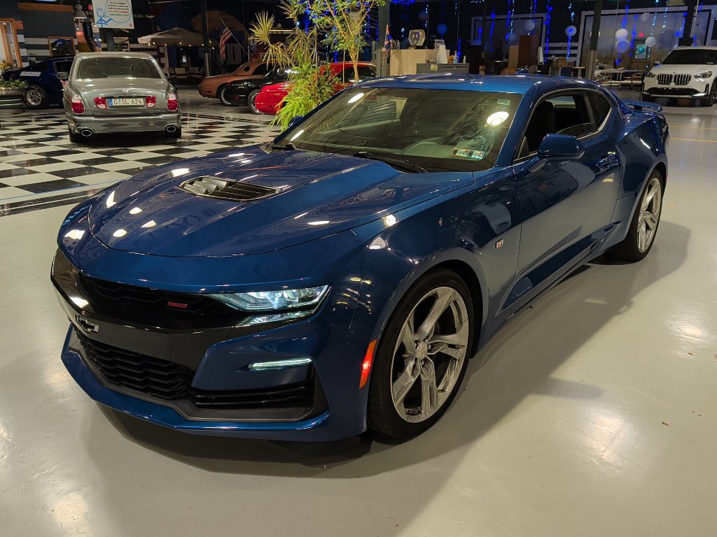 Used 2019 Chevrolet Camaro SS RWD image 3