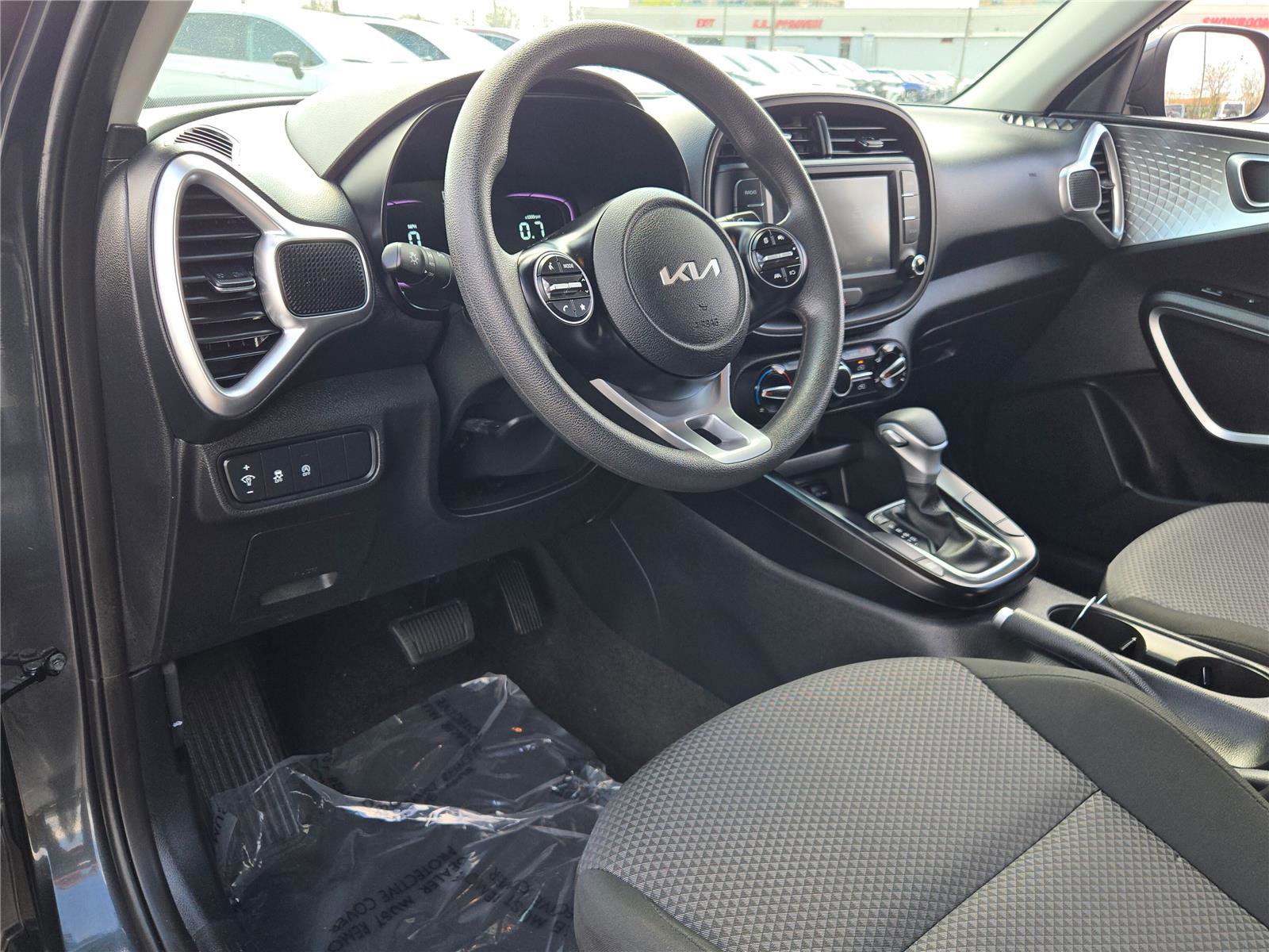 Used 2025 Kia Soul LX w/ LX Technology Package image 25