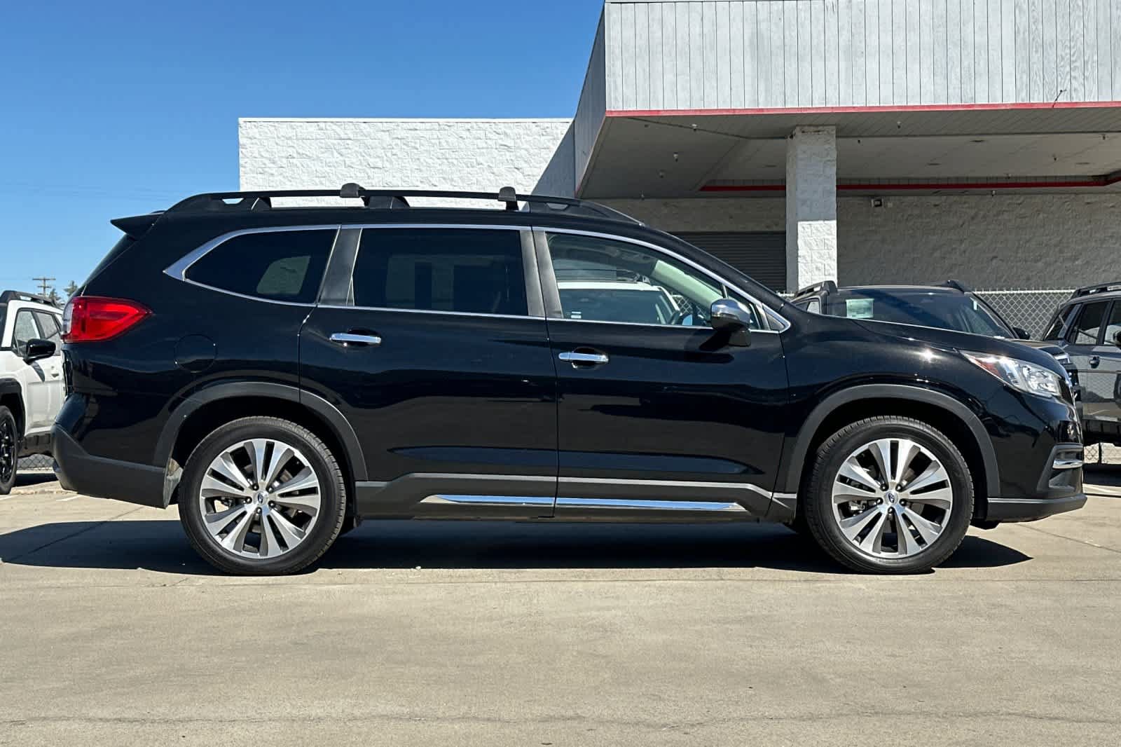 Used 2019 Subaru Ascent Touring w/ Popular Package #3 AWD/4WD image 2