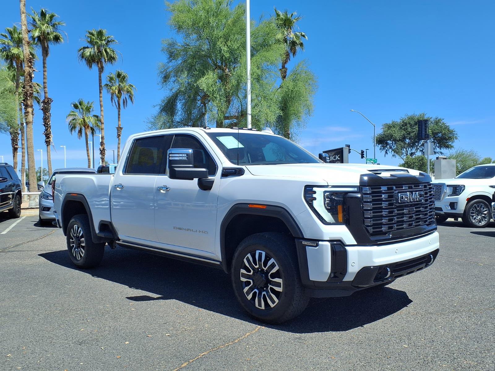 Used 2025 GMC Sierra 2500 Denali Ultimate w/ Max Trailering Package AWD/4WD image 3