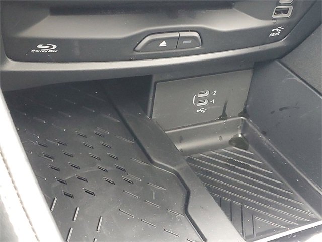 New 2026 Chrysler Pacifica Limited w/ Uconnect Theater Family Group image 31