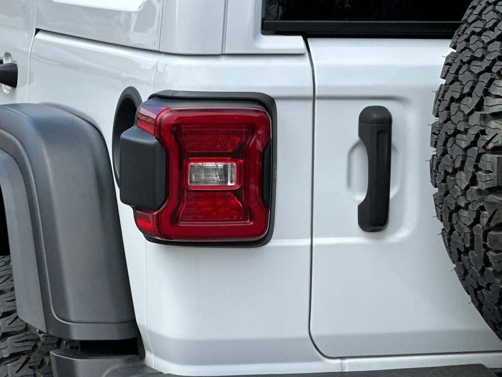 Used 2022 Jeep Wrangler Unlimited Sport AWD/4WD image 33