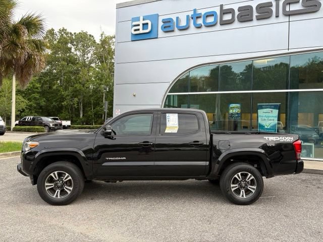 Used 2017 Toyota Tacoma TRD Sport w/ Tow Package (A/T) AWD/4WD image 2