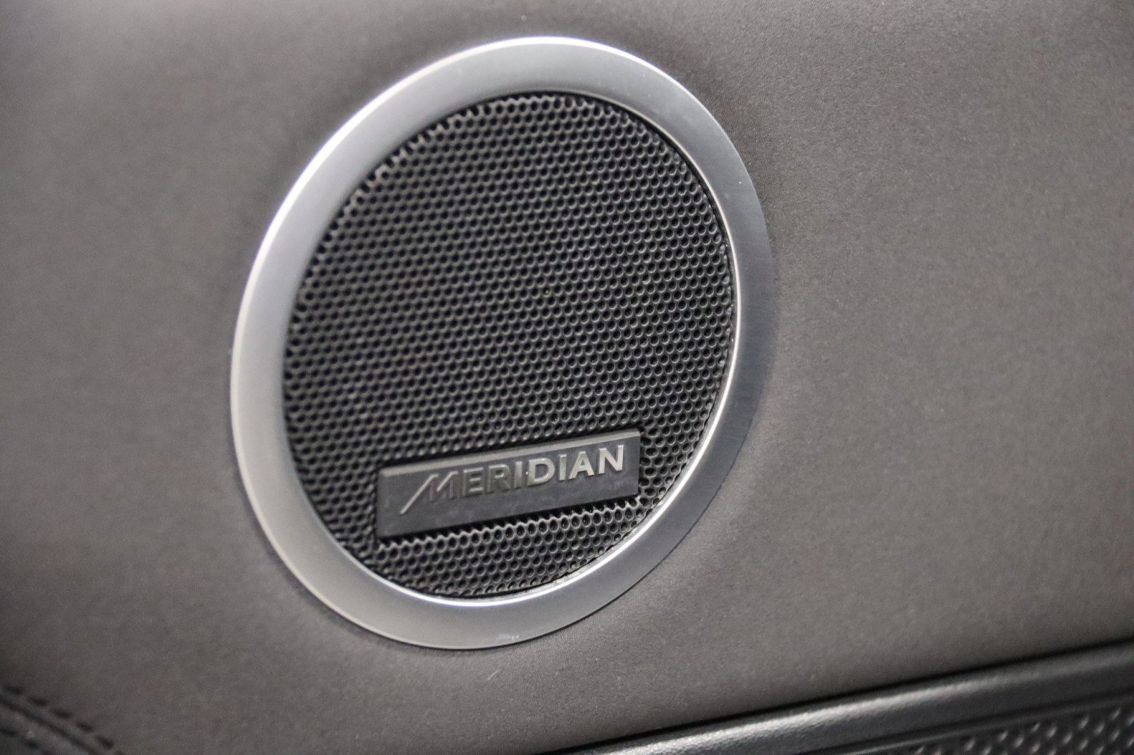 Used 2020 Land Rover Discovery HSE image 67