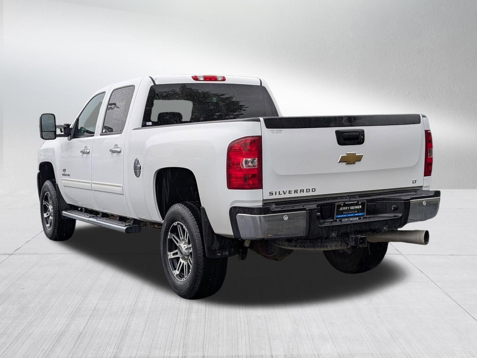 Used 2010 Chevrolet Silverado 2500 LT w/ Interior Plus Package AWD/4WD image 3