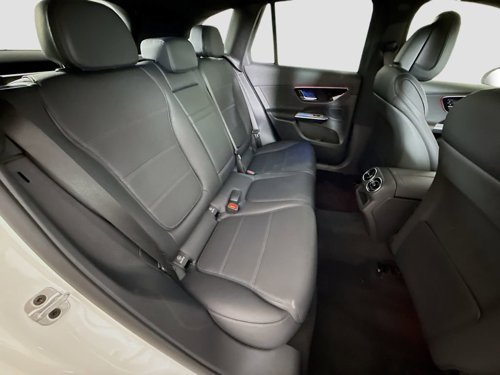 Used 2025 Mercedes-Benz GLC 300 4MATIC image 25