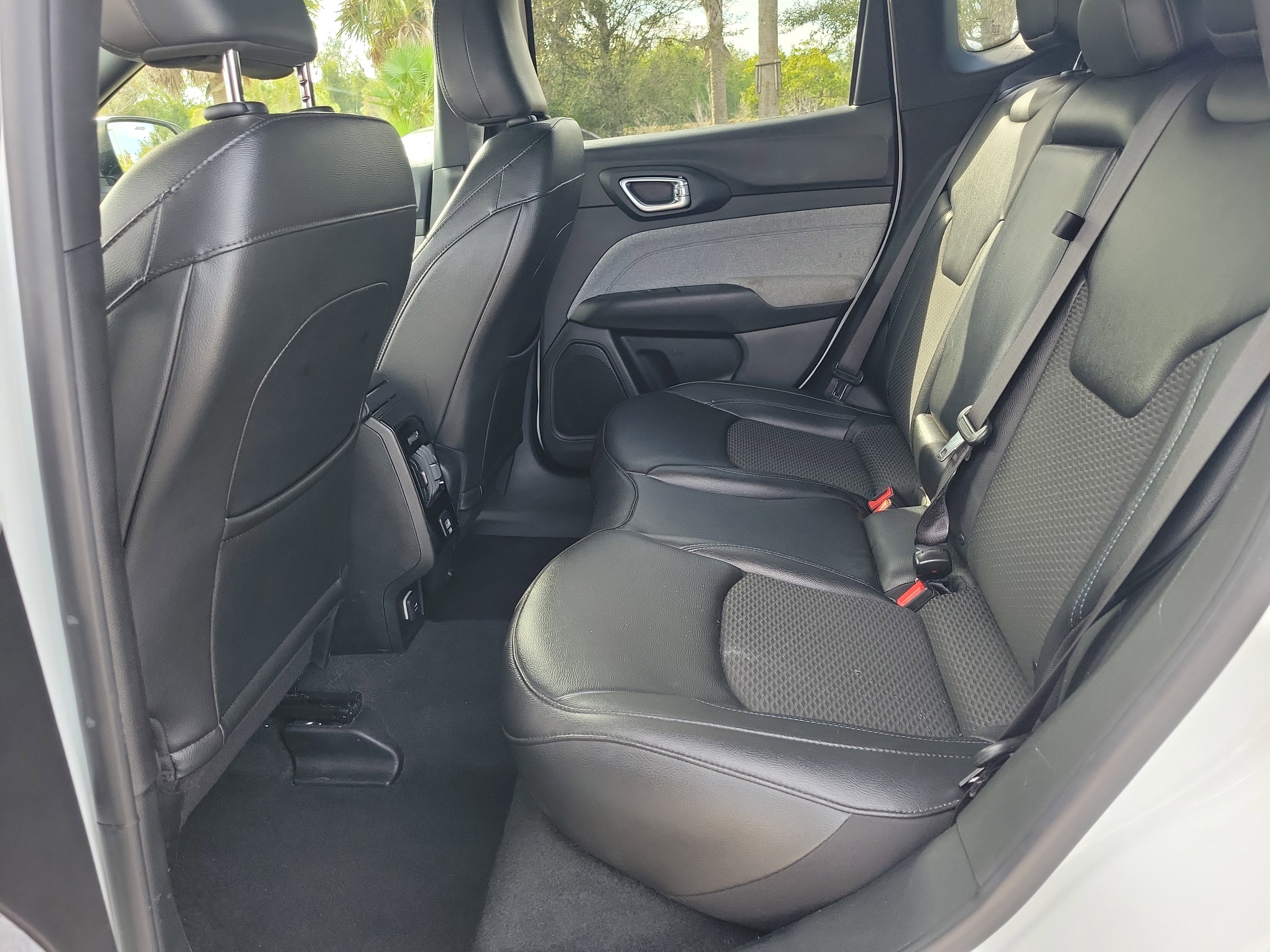 Used 2024 Jeep Compass Latitude image 13