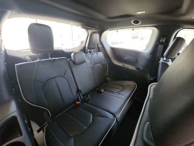 New 2025 Chrysler Pacifica Limited image 14