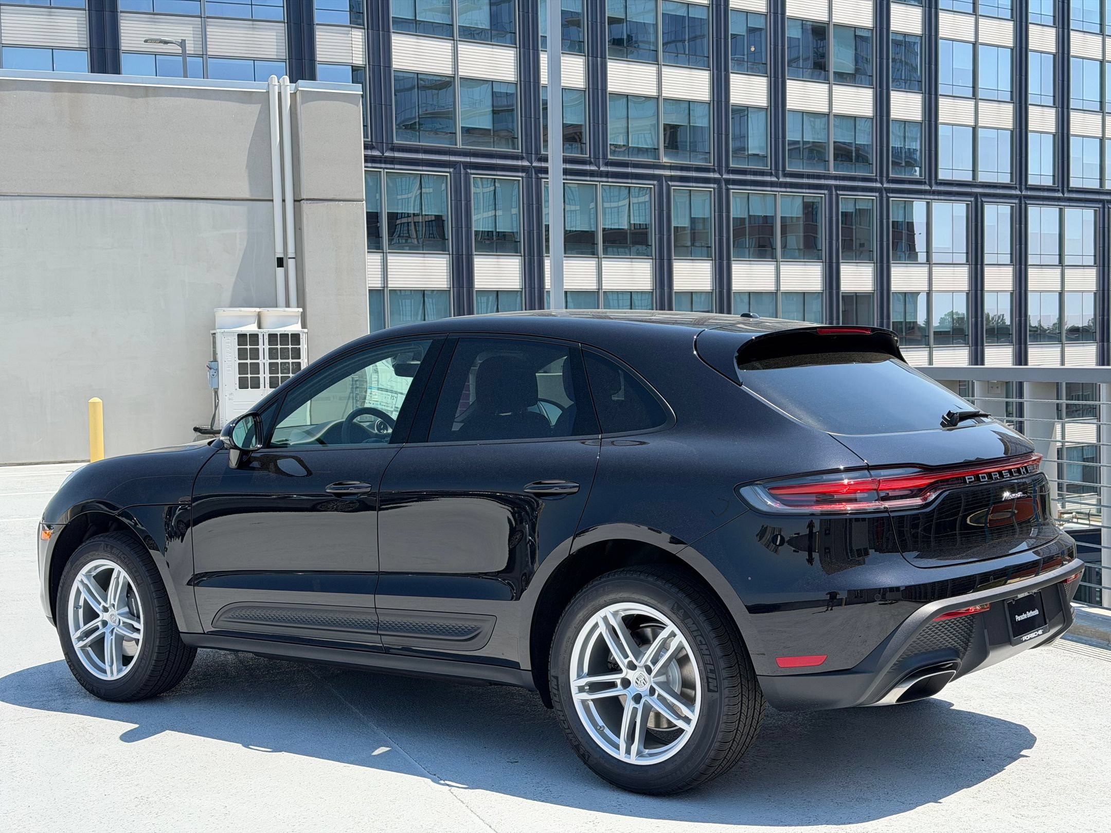 Used 2026 Porsche Macan AWD/4WD image 3