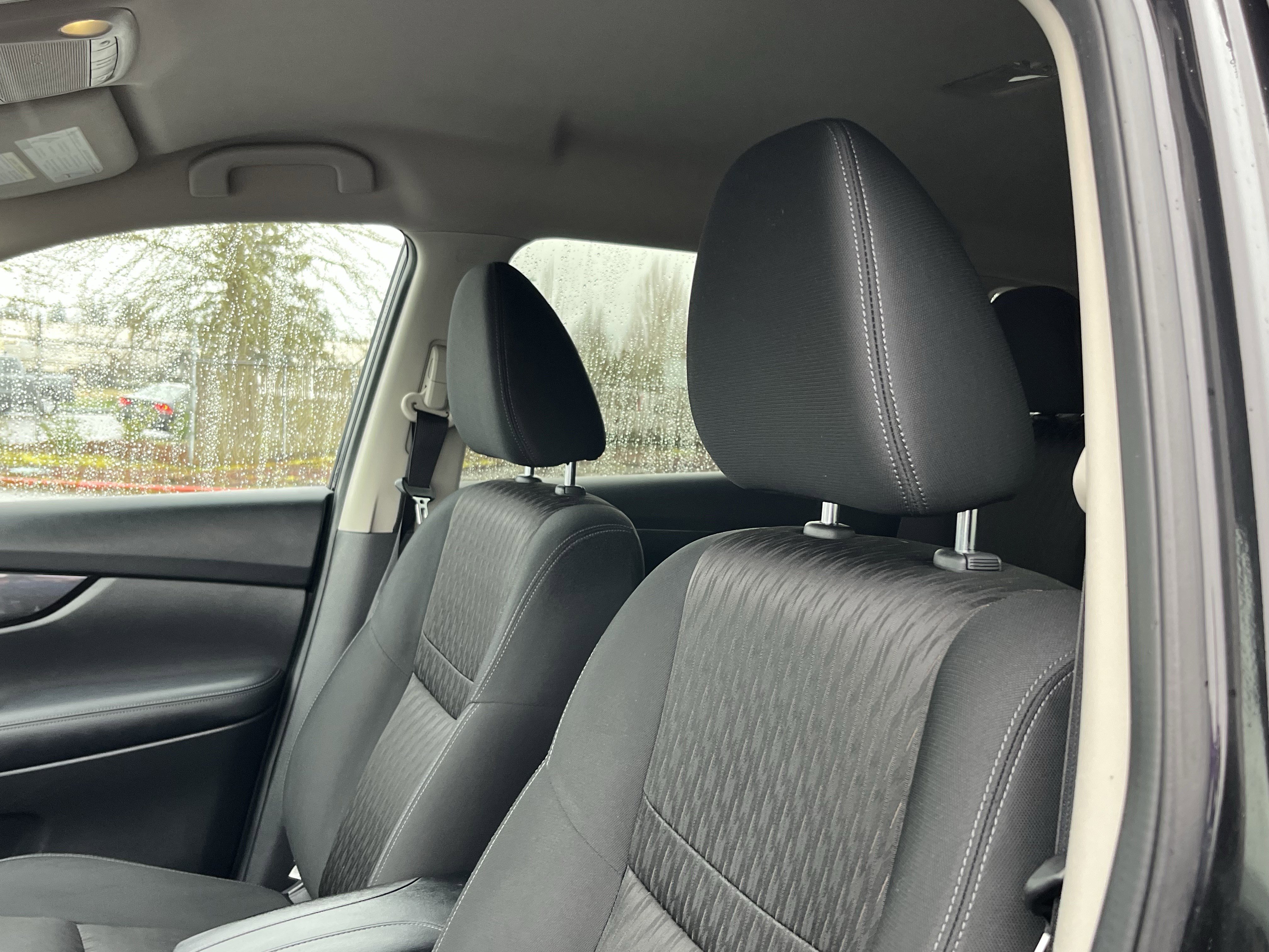 Used 2018 Nissan Rogue SV image 16