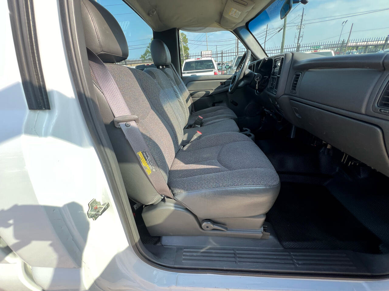 Used 2004 GMC Sierra 2500 W/T image 31