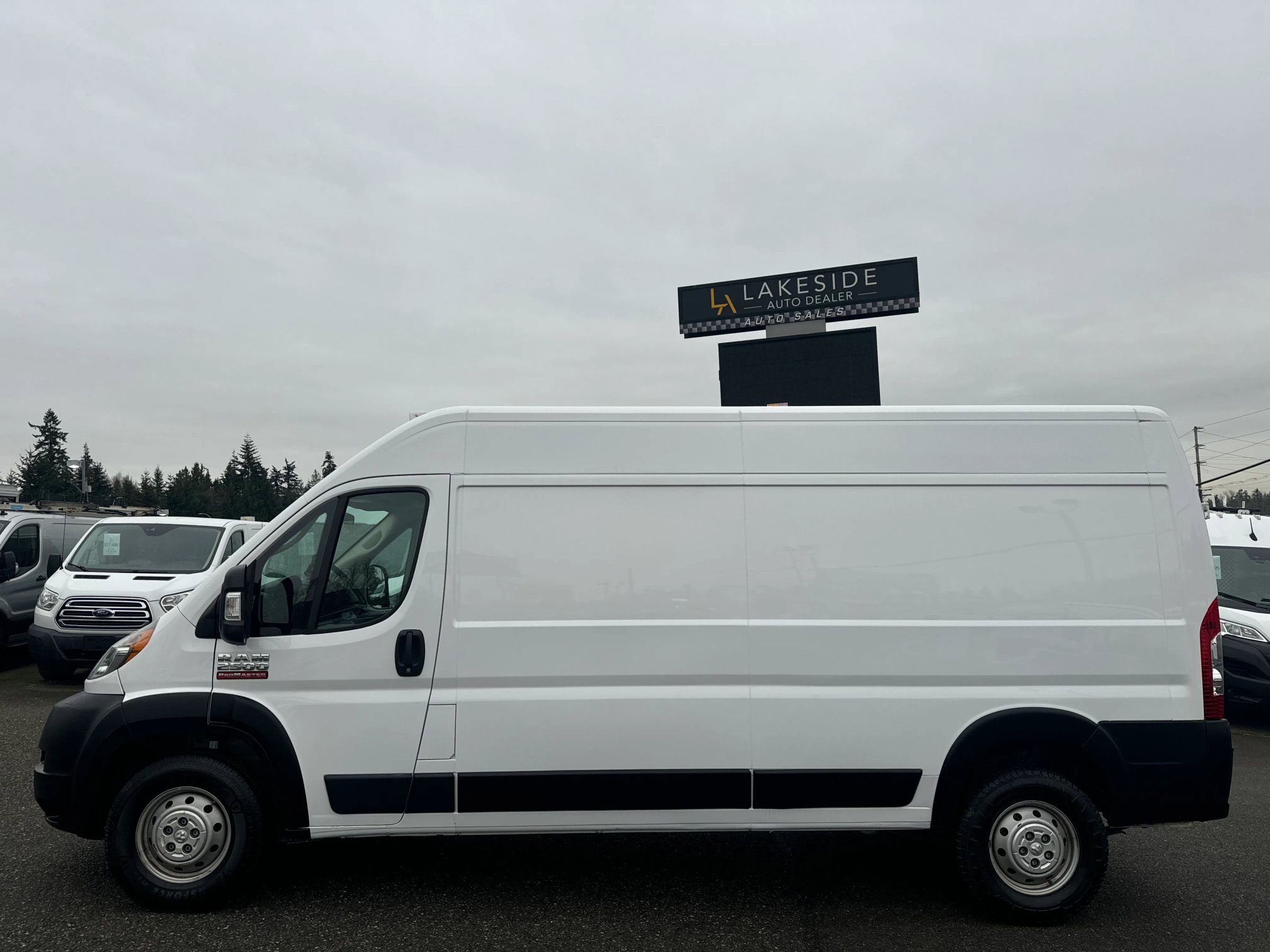 Used 2019 RAM ProMaster 2500 w/ Interior Convenience Group image 4