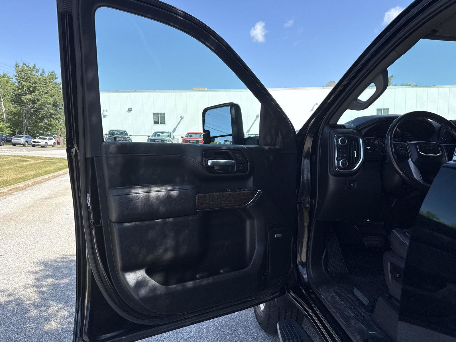 Used 2021 GMC Sierra 2500 Denali w/ Denali Ultimate Package AWD/4WD image 13