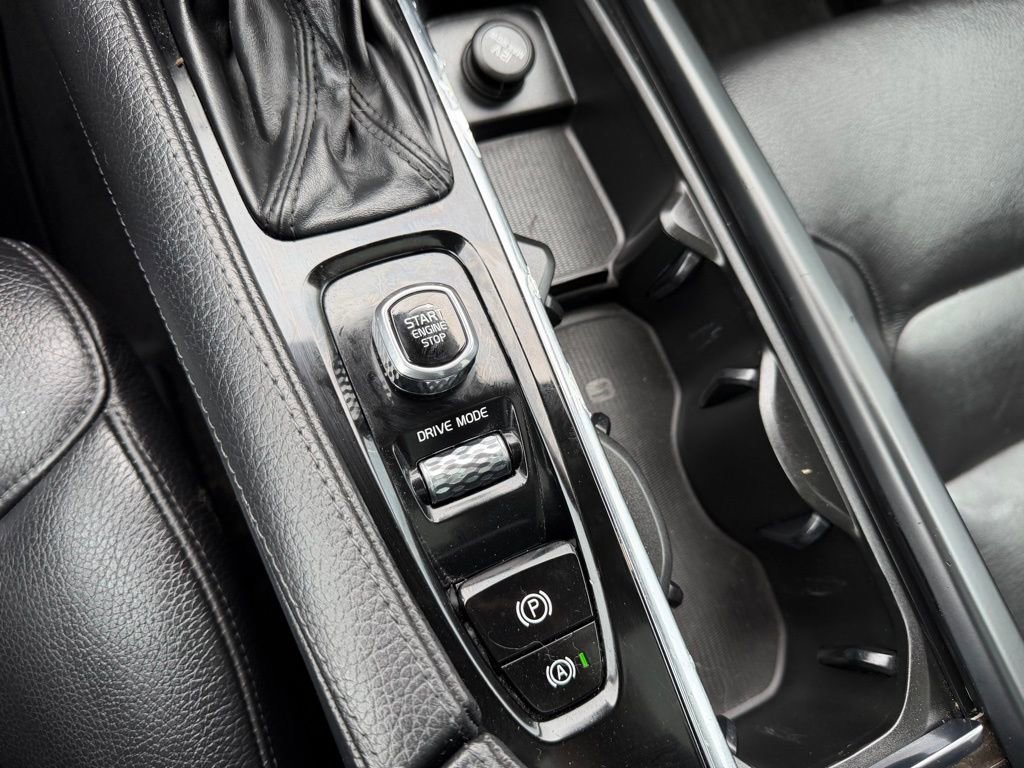 Used 2018 Volvo XC90 T6 Momentum w/ Convenience Package image 26