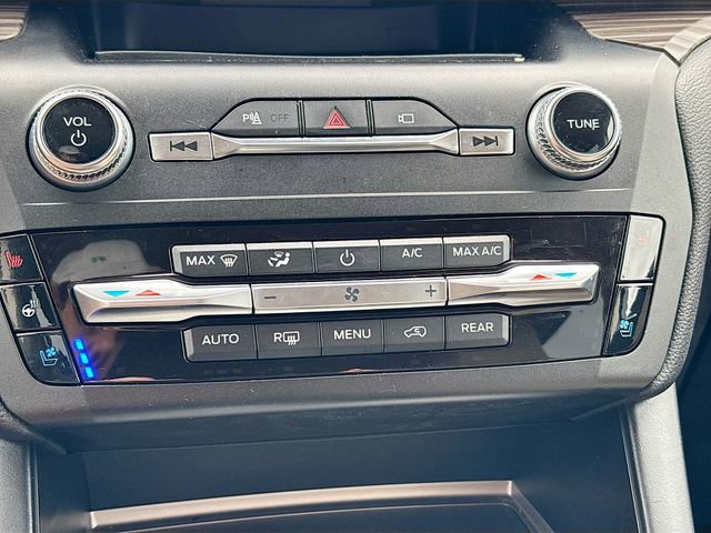 Used 2020 Ford Explorer Limited image 16