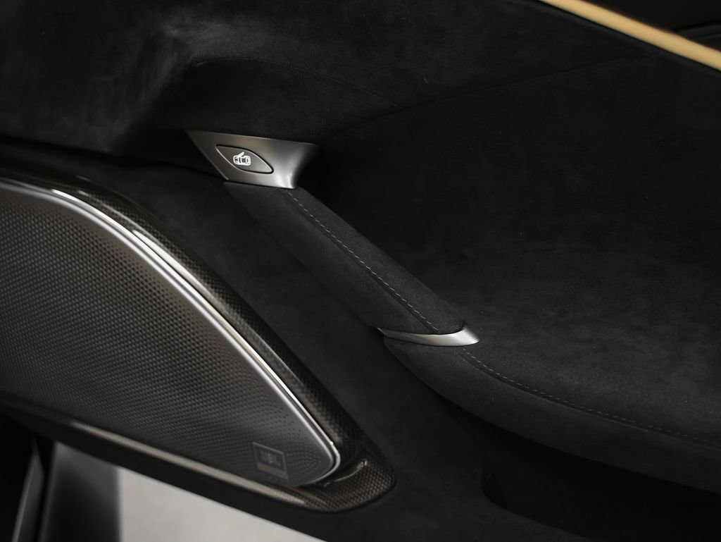 Certified 2025 Ferrari Roma Spider RWD image 30
