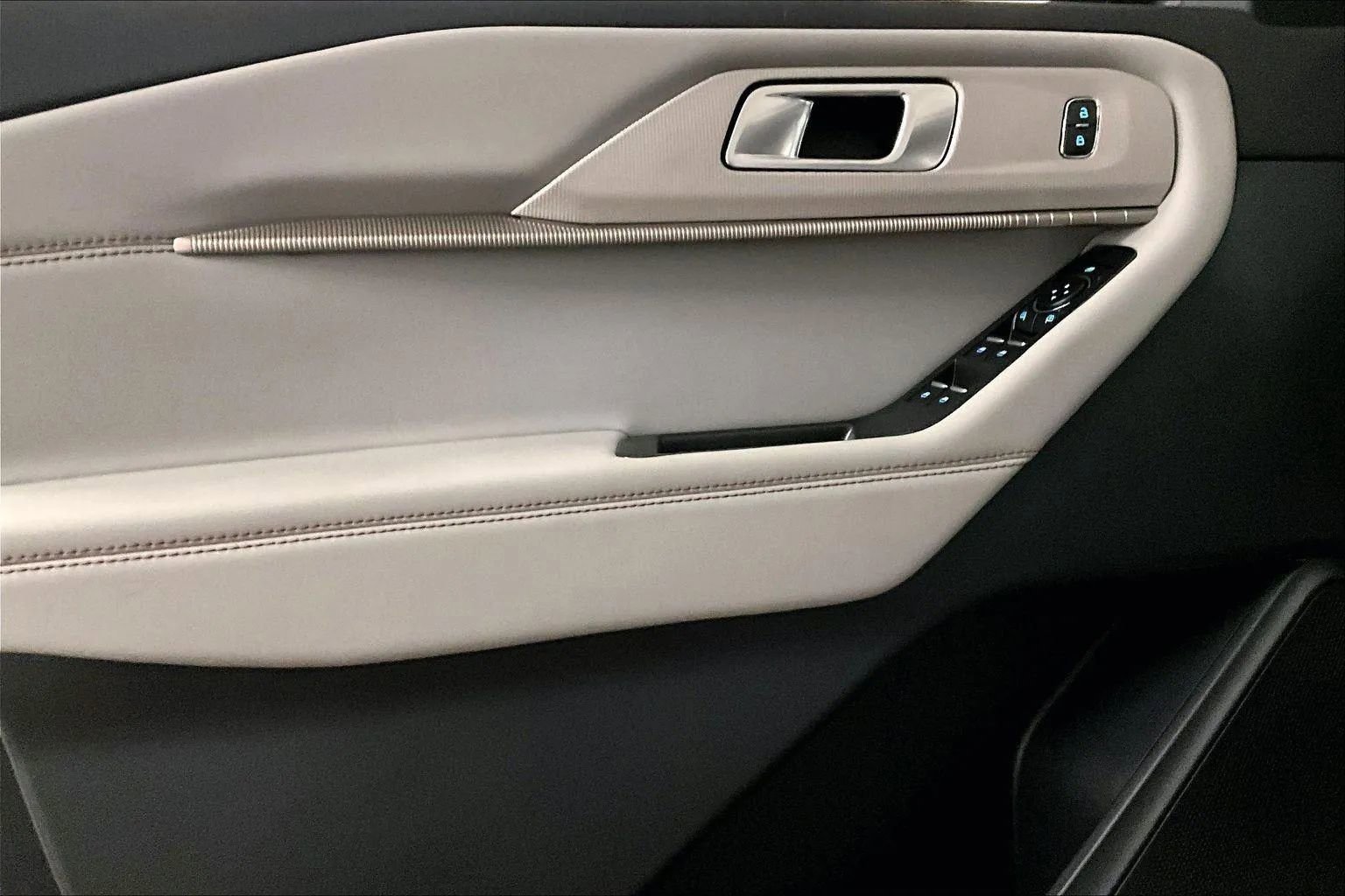 New 2026 Ford Explorer Active w/ Active Comfort Package image 22