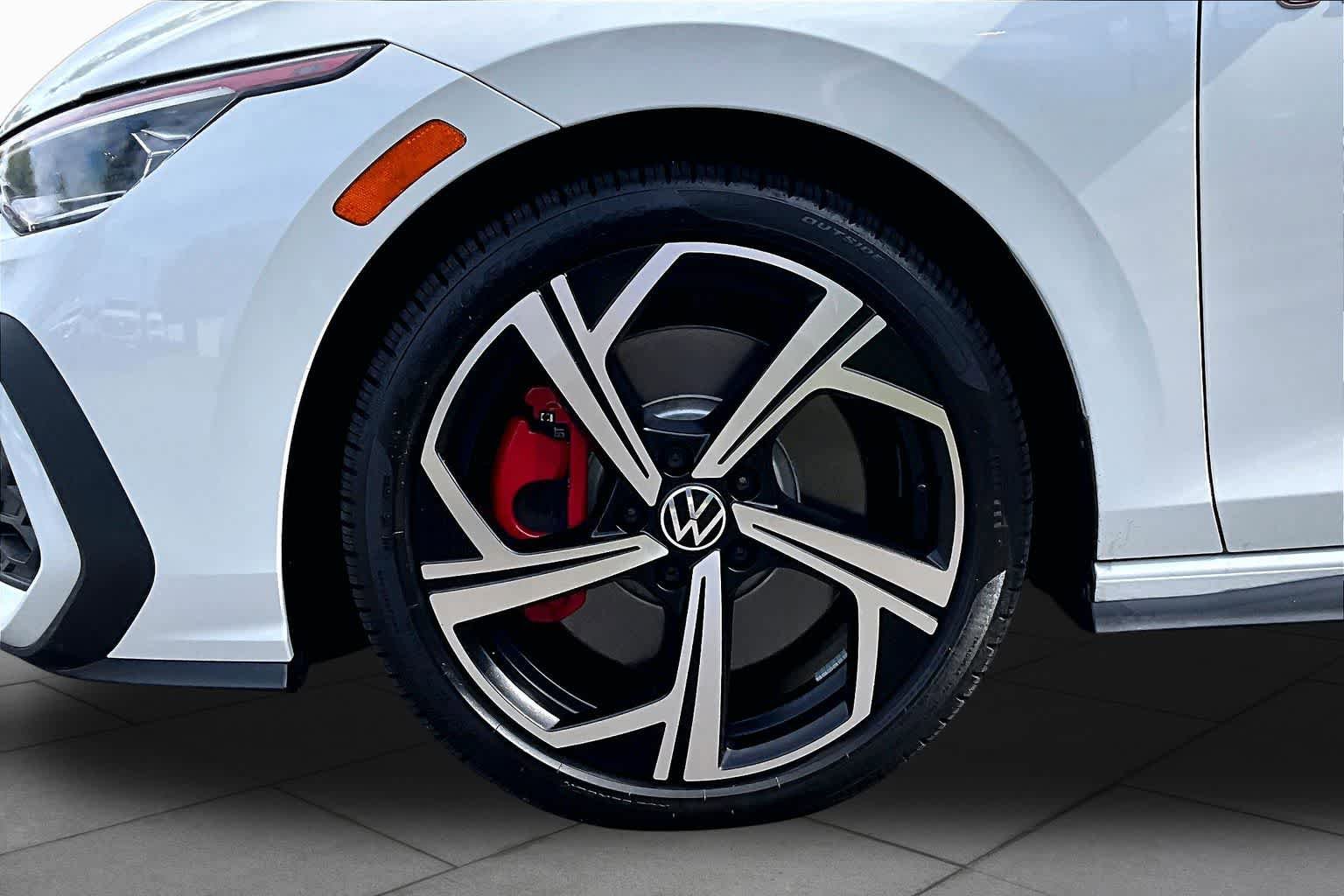 Used 2025 Volkswagen GTI SE FWD image 11