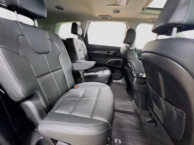 Certified 2025 Kia Telluride EX w/ EX Captain's Chair Package FWD image 30