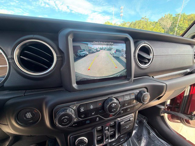 Used 2021 Jeep Wrangler Unlimited Sahara w/ Cold Weather Group AWD/4WD image 23