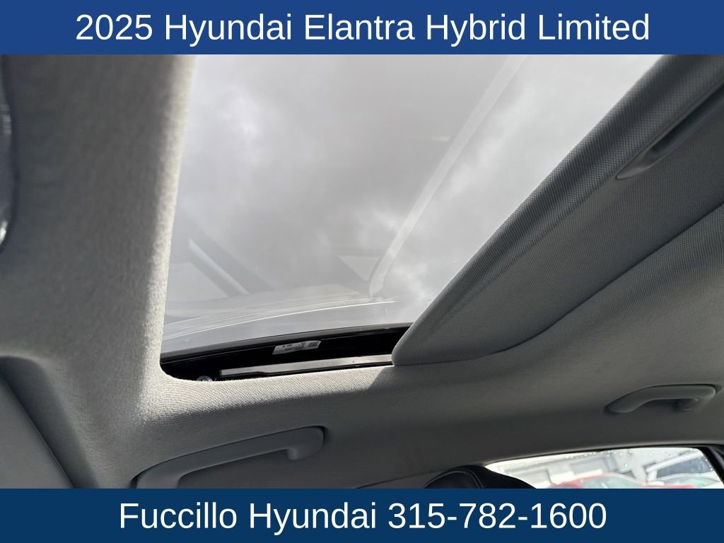Used 2025 Hyundai Elantra Limited image 24