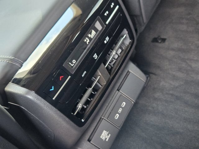 Certified 2026 Acura MDX w/ Technology Package FWD image 32