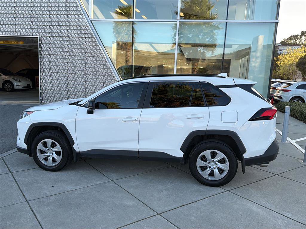 Used 2019 Toyota RAV4 LE image 9