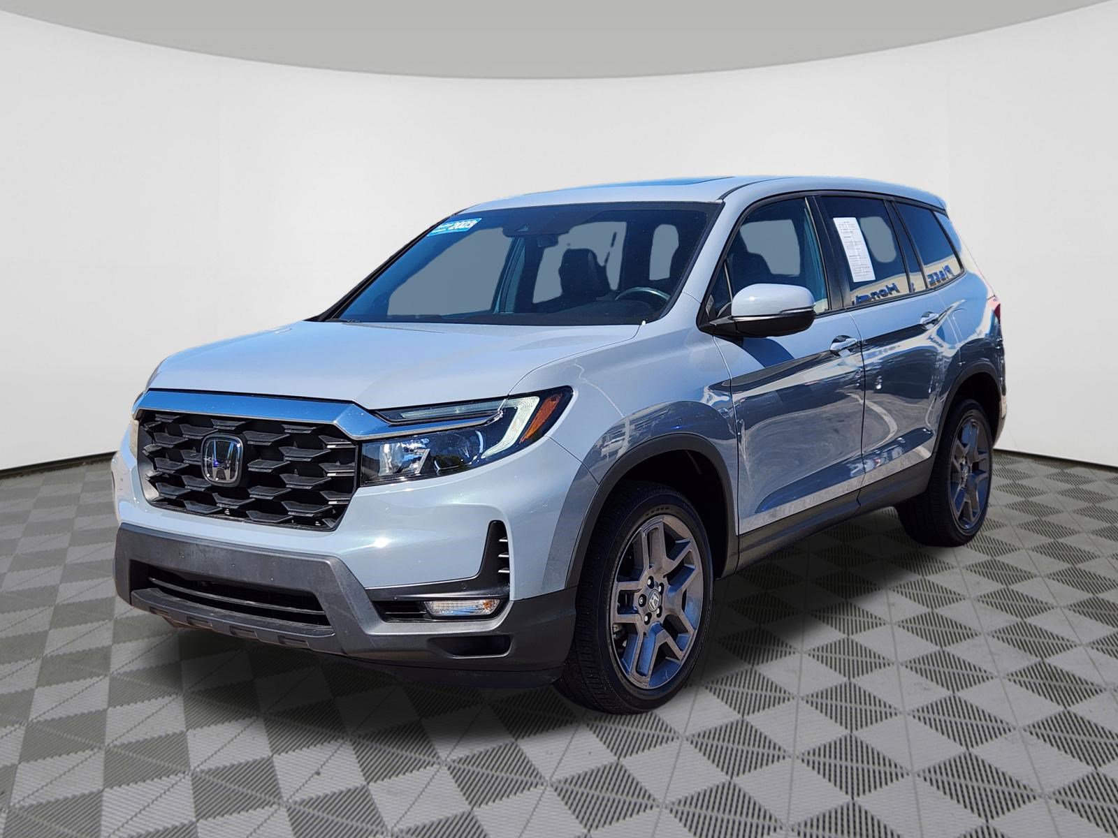 Used 2023 Honda Passport EX-L image 2