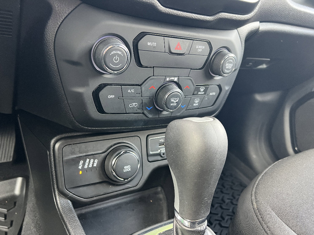 Used 2018 Jeep Renegade Altitude image 28