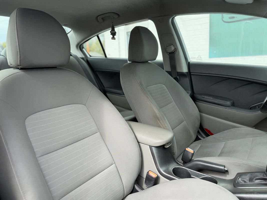 Used 2016 Kia Forte EX FWD image 8